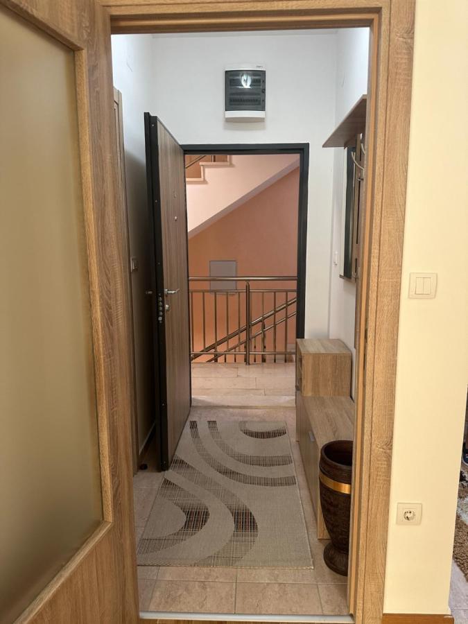 Kropa Apartman ポドゴリツァ エクステリア 写真