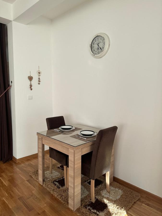 Kropa Apartman ポドゴリツァ エクステリア 写真