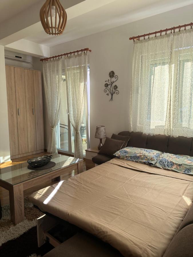 Kropa Apartman ポドゴリツァ エクステリア 写真