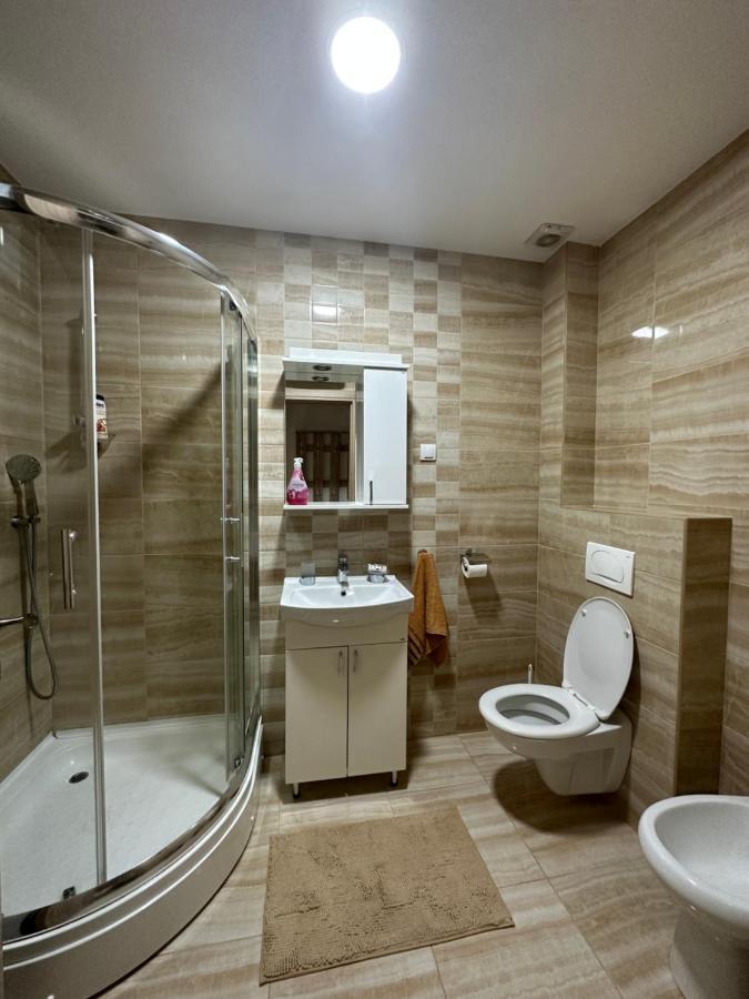 Kropa Apartman ポドゴリツァ エクステリア 写真