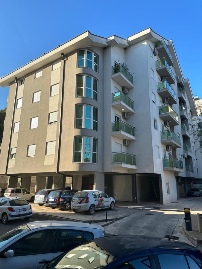 Kropa Apartman ポドゴリツァ エクステリア 写真